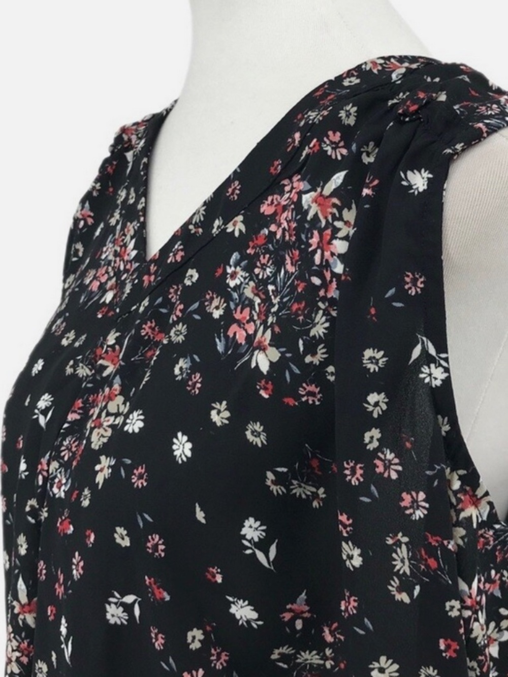 Everleigh - Floral Sleeveless V-Neck Top - Nordstrom - Medium